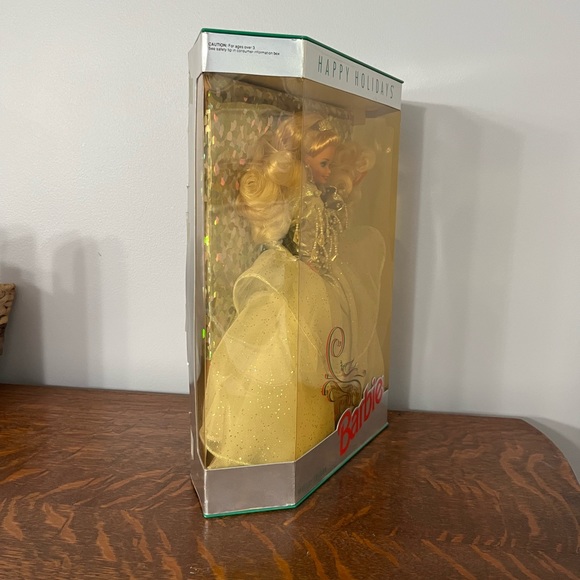 1992 Happy Holiday Barbie Collectable Doll by Mattel - Picture 5 of 12